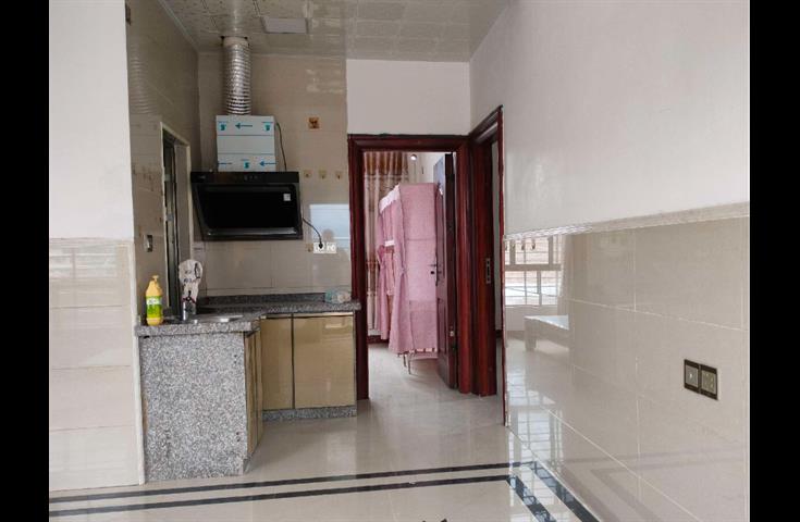 宝石大道两房招租700，空调热水器洗衣机带阳台，看房：18894776388 莫经理